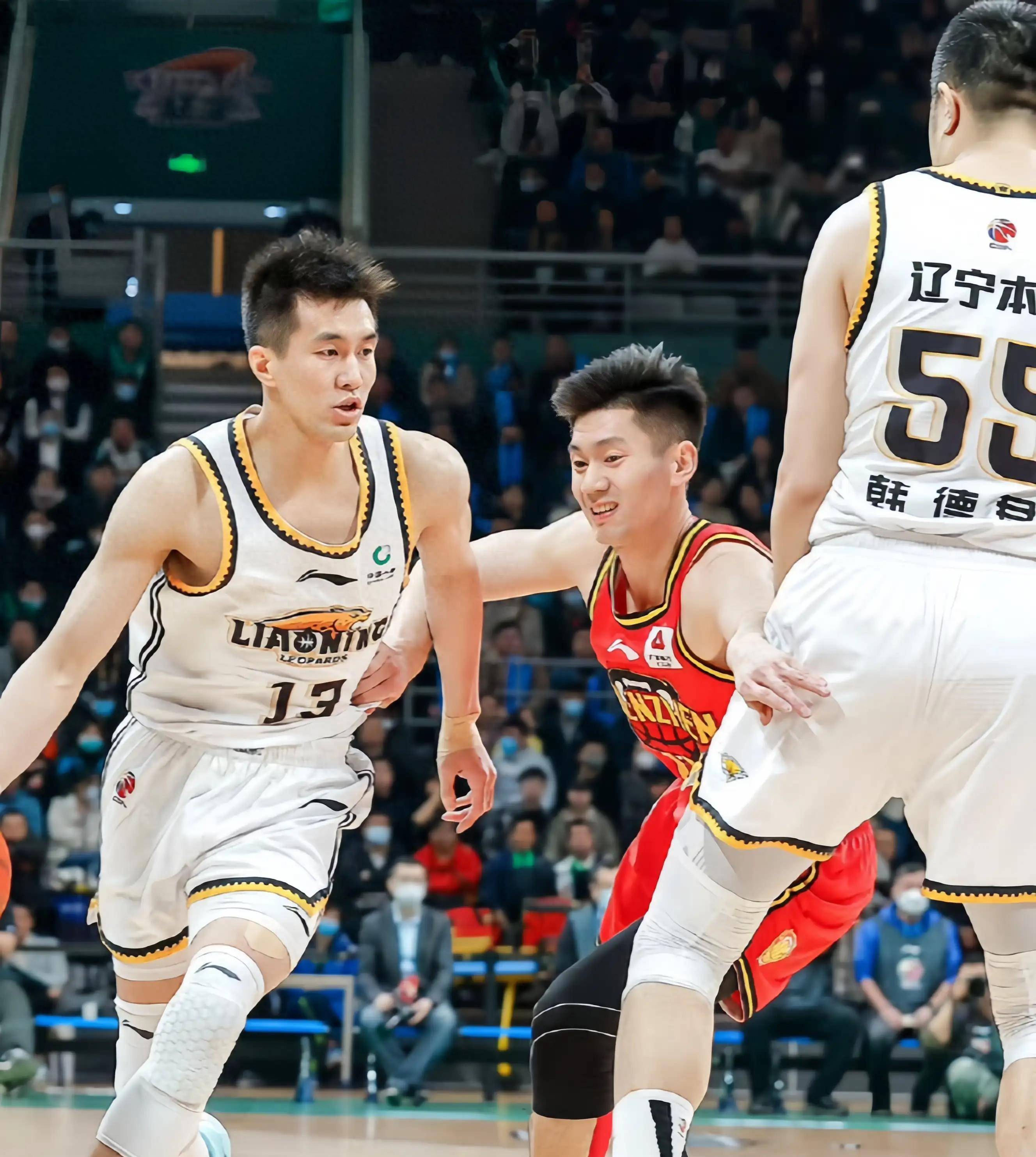 包含CBA季后赛最新形势:利雅得新月高居榜首,山东泰山强势追赶,冠军归属成迷的词条